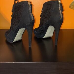 Nine West Black Heeled Boots with Peep-Toe Design